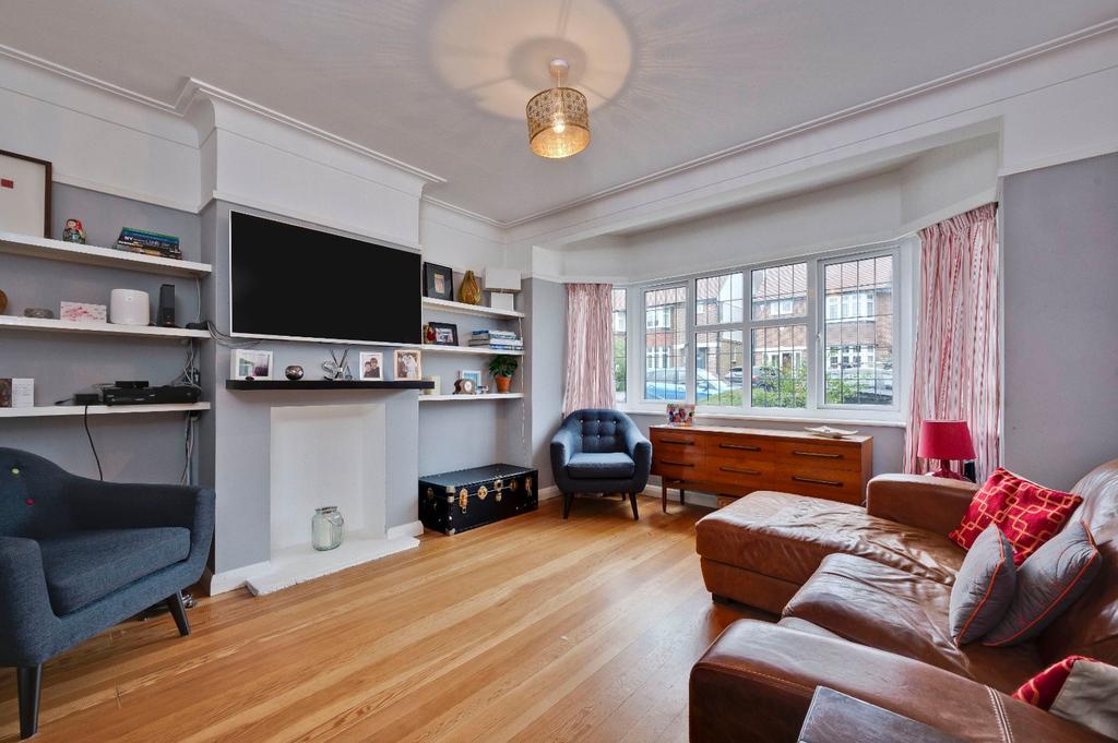Pembroke Avenue, Surbiton, Surrey, KT5 4 bed semidetached house £825,000