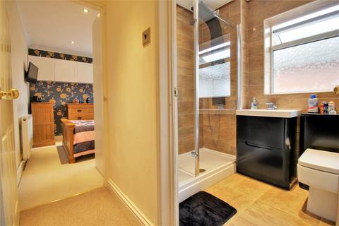 1 Dale Close, Gloucester, GL4 6UR