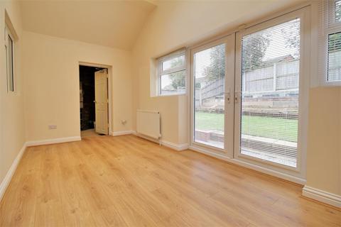 1 Dale Close, Gloucester, GL4 6UR