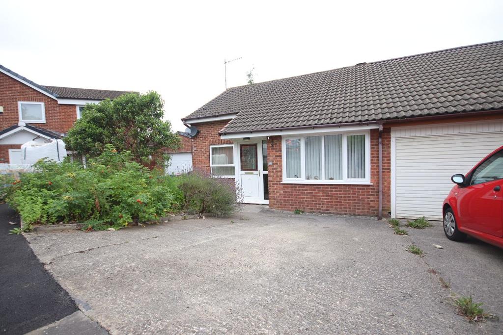 Hawkshaw Bank Road, Blackburn. Lancs. BB1 8JS 4 bed bungalow £900 pcm