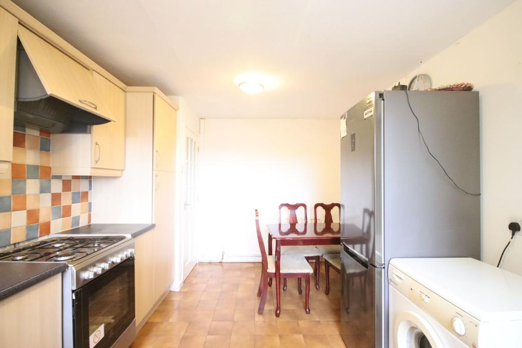 Hawkshaw Bank Road, Blackburn. Lancs. BB1 8JS 4 bed bungalow £900 pcm