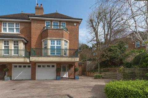 45 Mountview Close, London, NW11 7HG