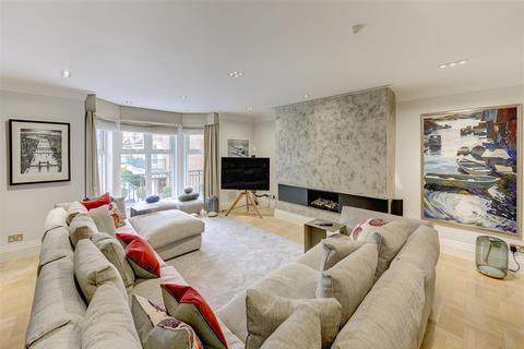 45 Mountview Close, London, NW11 7HG