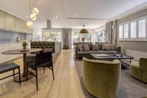45 Mountview Close, London, NW11 7HG