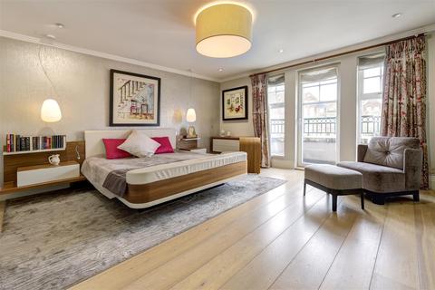 45 Mountview Close, London, NW11 7HG