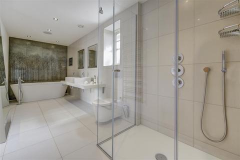 45 Mountview Close, London, NW11 7HG