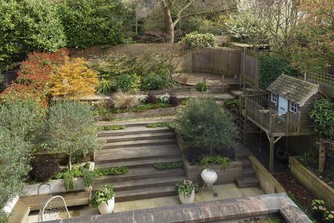 45 Mountview Close, London, NW11 7HG