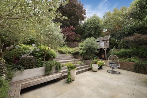 45 Mountview Close, London, NW11 7HG