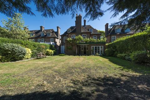 13 Reynolds Close, London, NW11 7EA