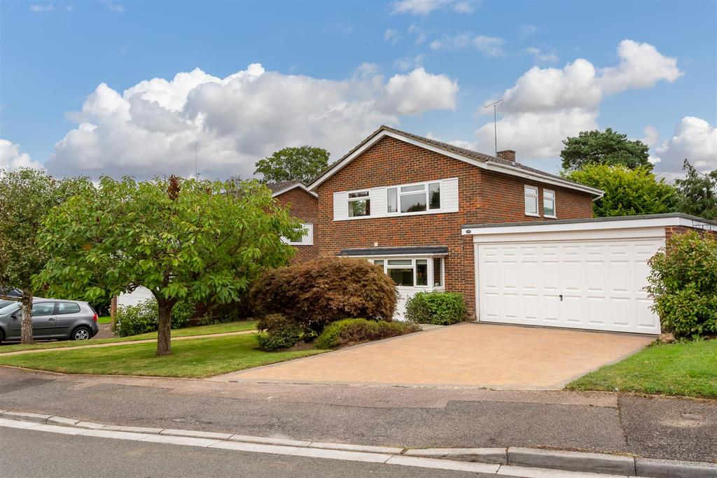 Great Ellshams, Banstead 4 bed detached house £800,000