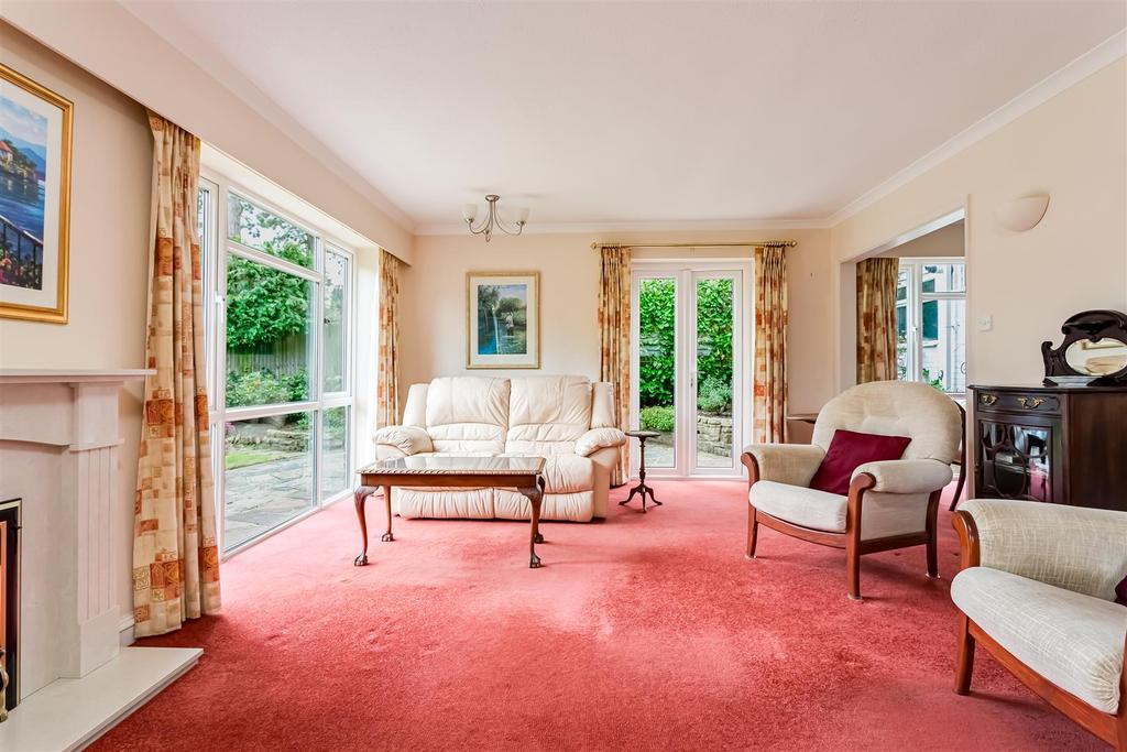 Great Ellshams, Banstead 4 bed detached house £800,000