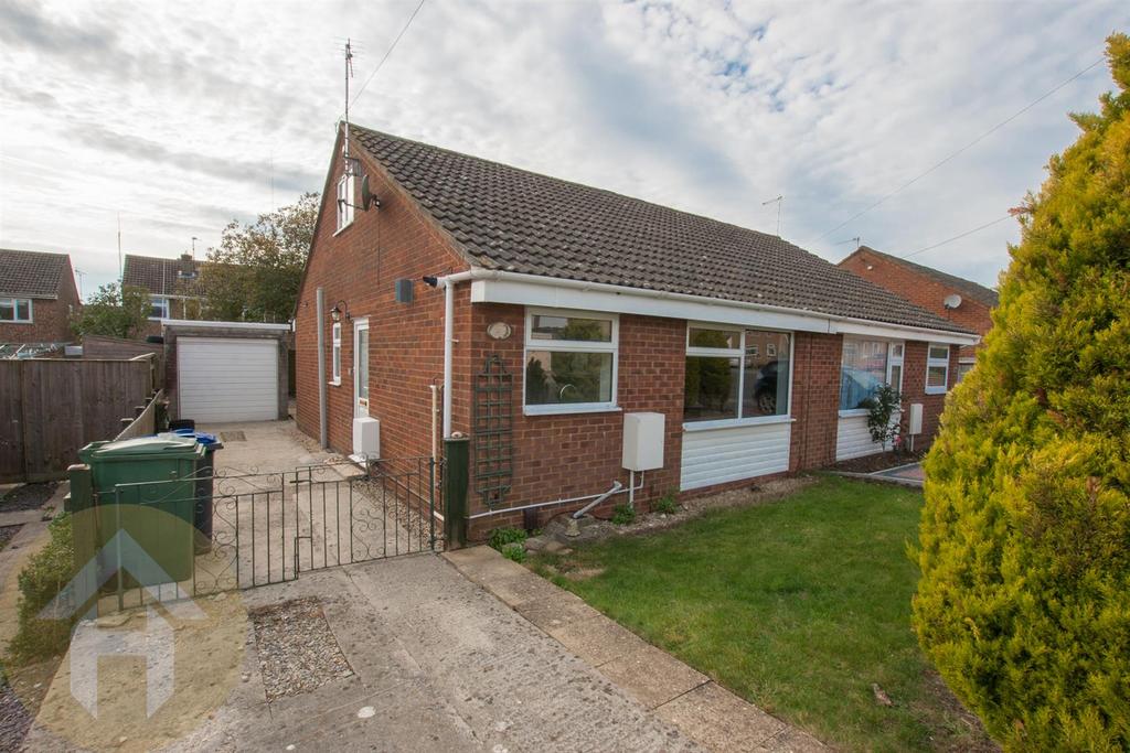 Swinburne Place, Royal Wootton Bassett 2 bed semidetached bungalow £