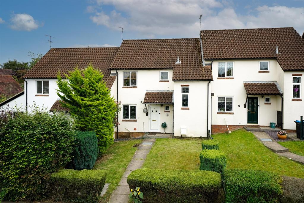 Green Lane, Bovingdon, Hertfordshire, HP3 0HT 3 bed terraced house £450,000