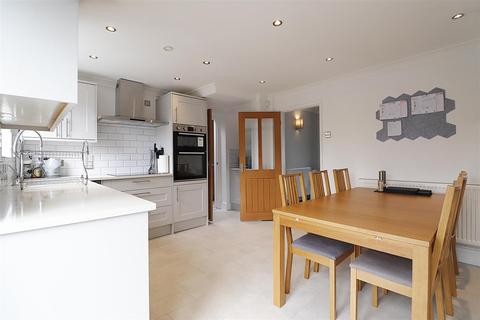 10 Cheviot Close, Bexleyheath, DA7 6SP
