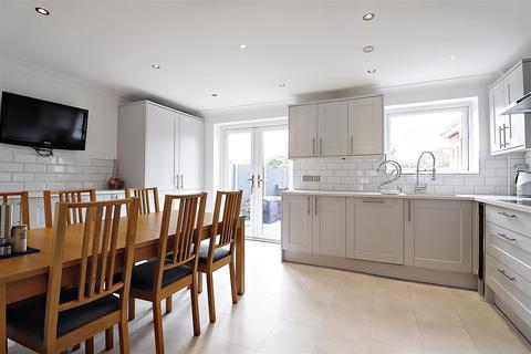 10 Cheviot Close, Bexleyheath, DA7 6SP