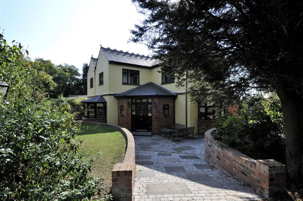 Greensward Lane, Hockley 3 bed house