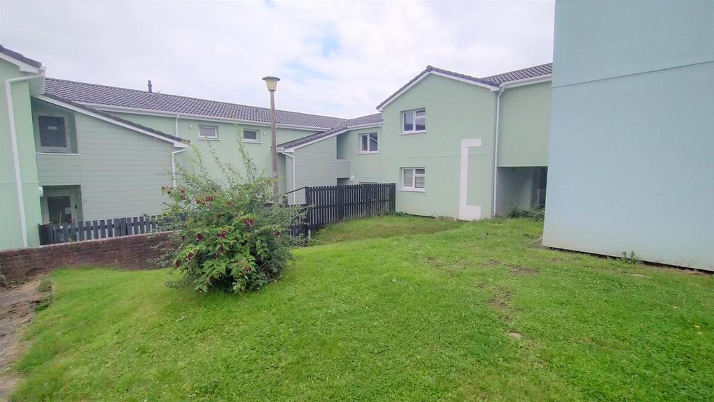 Kenilworth Place, West Cross, Swansea 2 bed flat £125,000