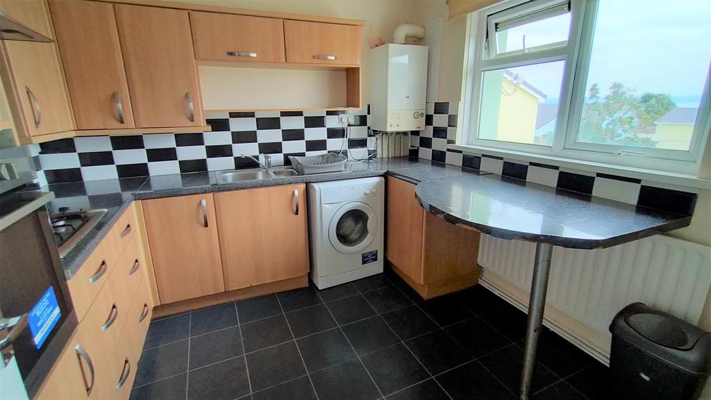 Kenilworth Place, West Cross, Swansea 2 bed flat £125,000