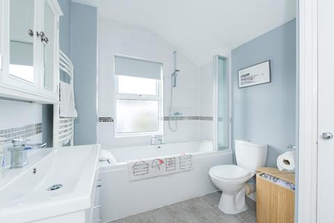 207 Hook Road, Epsom, KT19 8TZ