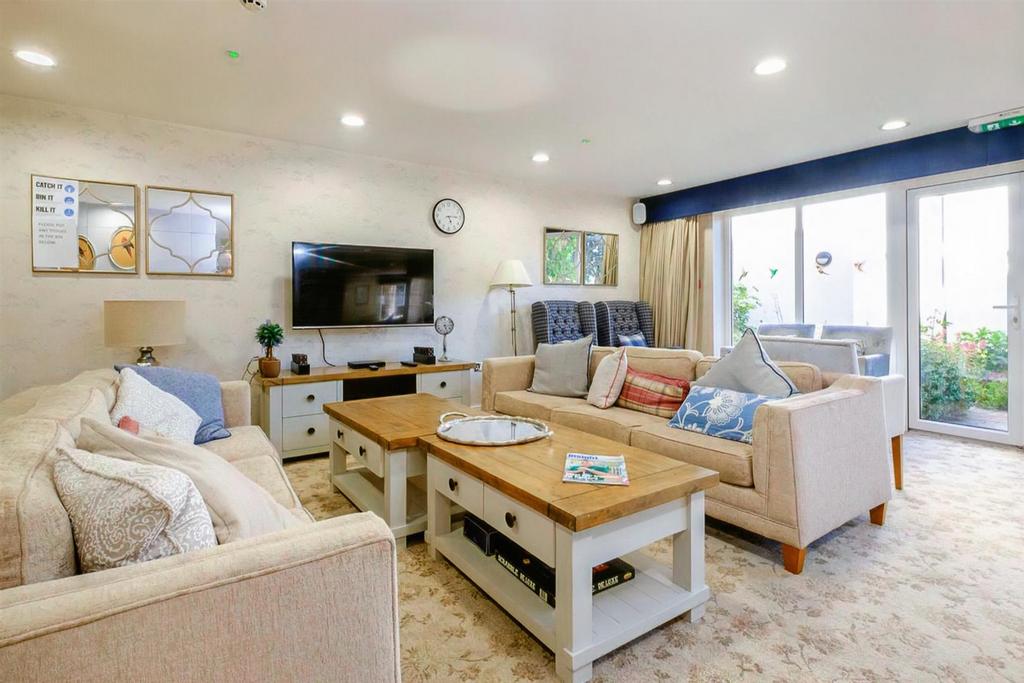 Residents Lounge..jpg