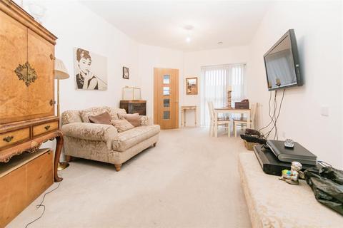 1 bedroom apartment for sale - Lancer House, Butt Road, Colchester, Essex, CO2 7WE