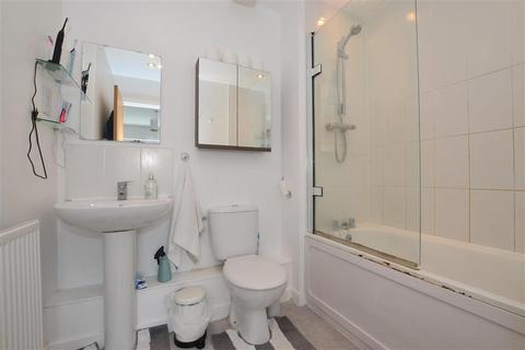 43 Taylor Close, Tonbridge, TN9 2FE