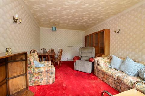 3 Cherry Grove, Tonbridge, TN10 4NA