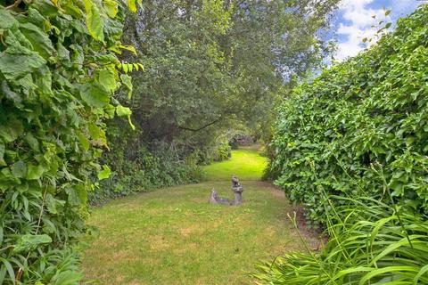 3 Cherry Grove, Tonbridge, TN10 4NA