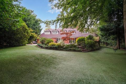 1 Brackenhill, Cobham, KT11 2EW