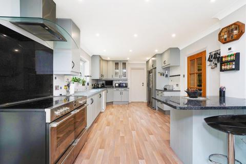1 Brackenhill, Cobham, KT11 2EW