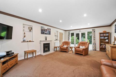 1 Brackenhill, Cobham, KT11 2EW