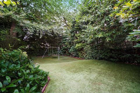 1 Brackenhill, Cobham, KT11 2EW