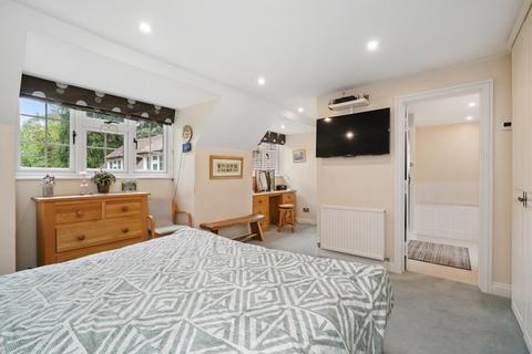 1 Brackenhill, Cobham, KT11 2EW