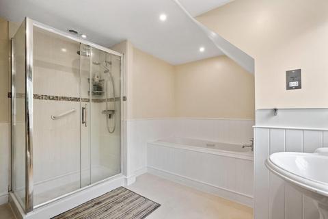 1 Brackenhill, Cobham, KT11 2EW