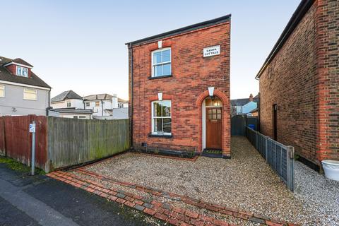 2 bedroom detached house for sale, Somerset Road, Farnborough, GU14