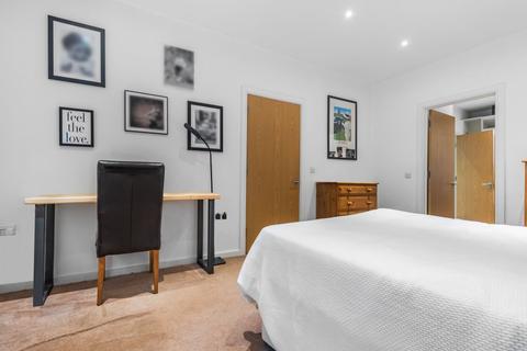 19 Dock Street, London, E1 8JN