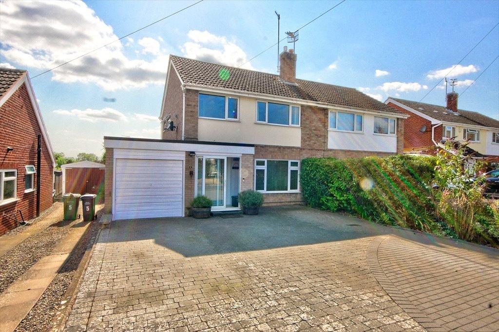 Fielden Close, Evesham, WR11 3 bed semidetached house £295,000