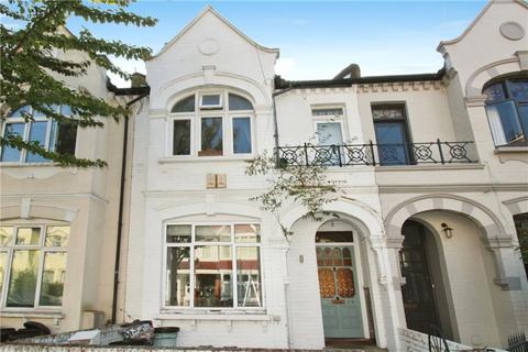 3 bedroom apartment to rent, Rowfant Road, London, SW17