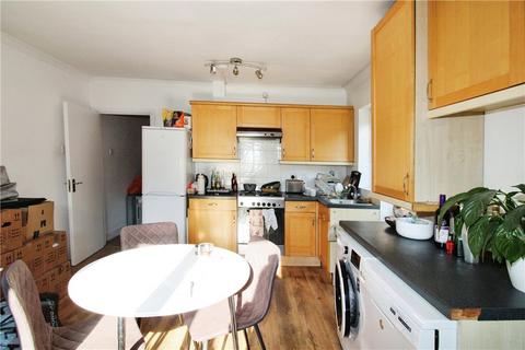 3 bedroom apartment to rent, Rowfant Road, London, SW17