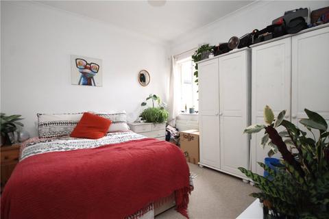 3 bedroom apartment to rent, Rowfant Road, London, SW17