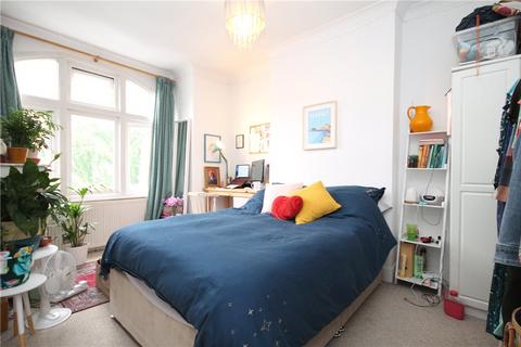 3 bedroom apartment to rent, Rowfant Road, London, SW17