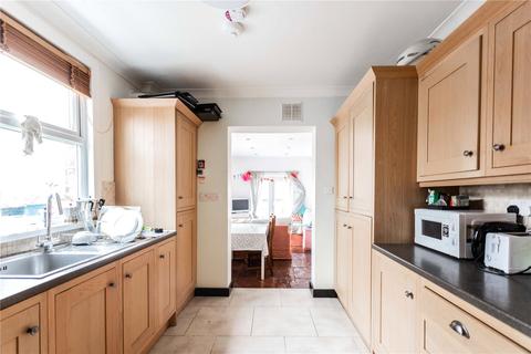 18 Warwick Gardens, London, N4 1JF