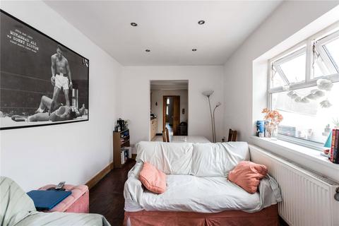 18 Warwick Gardens, London, N4 1JF