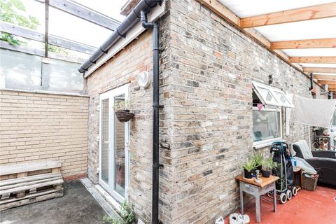 18 Warwick Gardens, London, N4 1JF
