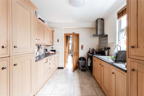 18 Warwick Gardens, London, N4 1JF