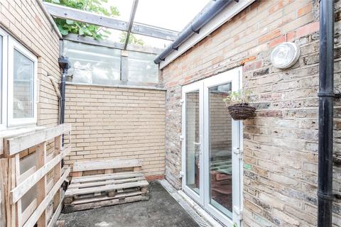 18 Warwick Gardens, London, N4 1JF