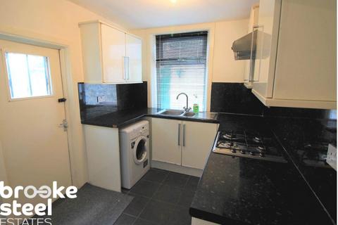 3 bedroom terraced house to rent, Fitzwarren Street, Salford