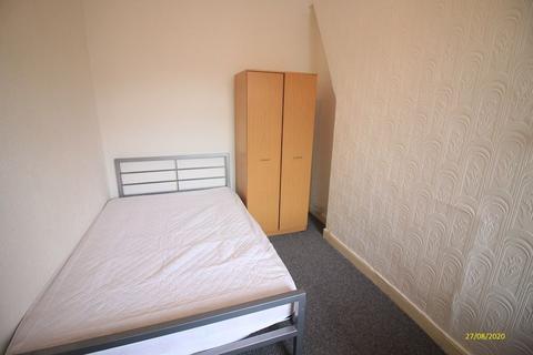 3 bedroom terraced house to rent, Fitzwarren Street, Salford