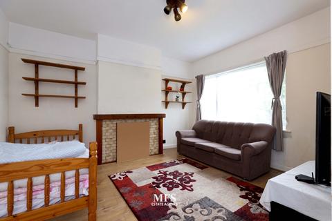 40 Greenway Gardens, Greenford, UB6 9TU