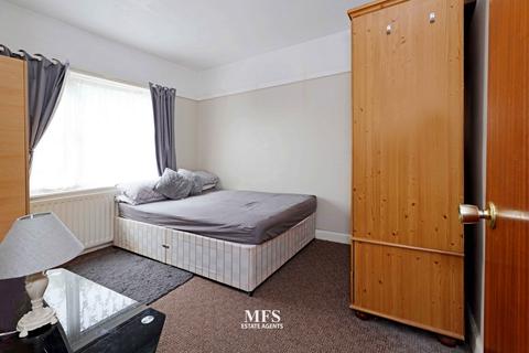 40 Greenway Gardens, Greenford, UB6 9TU